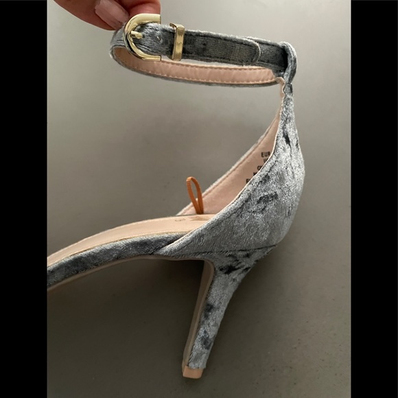 H&M crushed velvet ankle strap heels 39 runs small - Picture 11 of 15